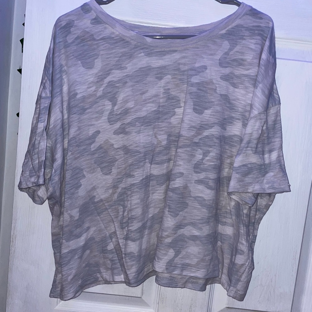 Old navy gray camo tshirt